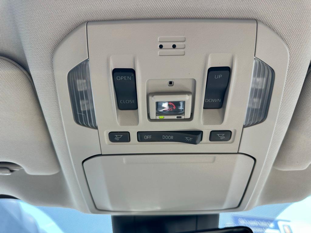 used 2022 Toyota Highlander Hybrid car, priced at $37,984