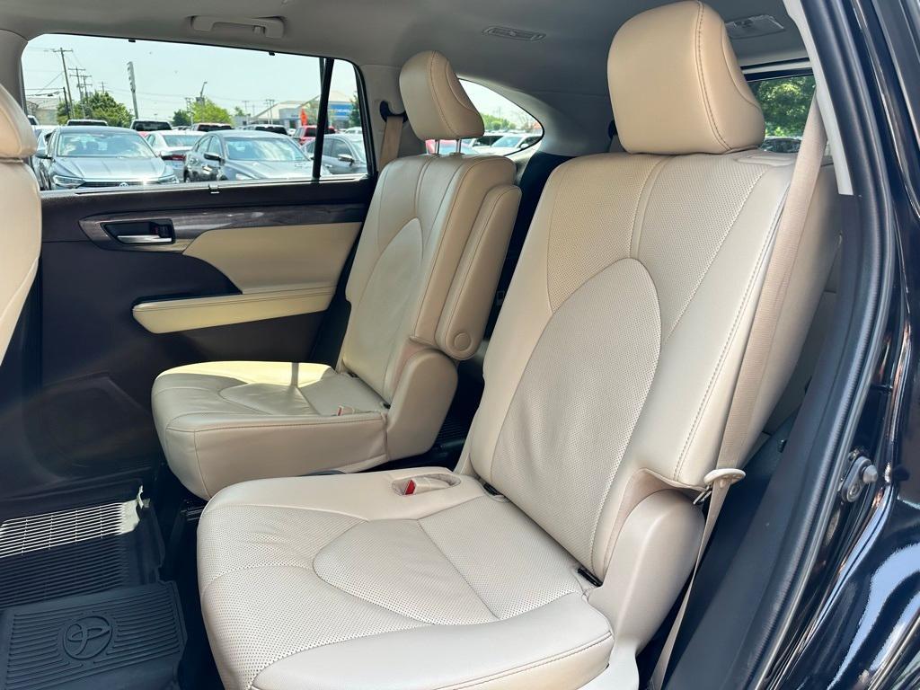 used 2022 Toyota Highlander Hybrid car, priced at $37,984