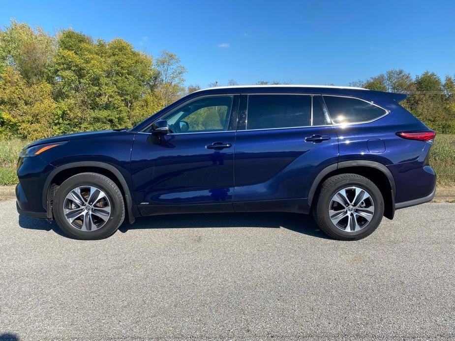 used 2022 Toyota Highlander Hybrid car, priced at $34,711