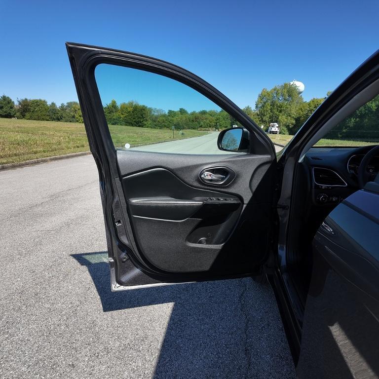 used 2020 Jeep Cherokee car, priced at $17,598