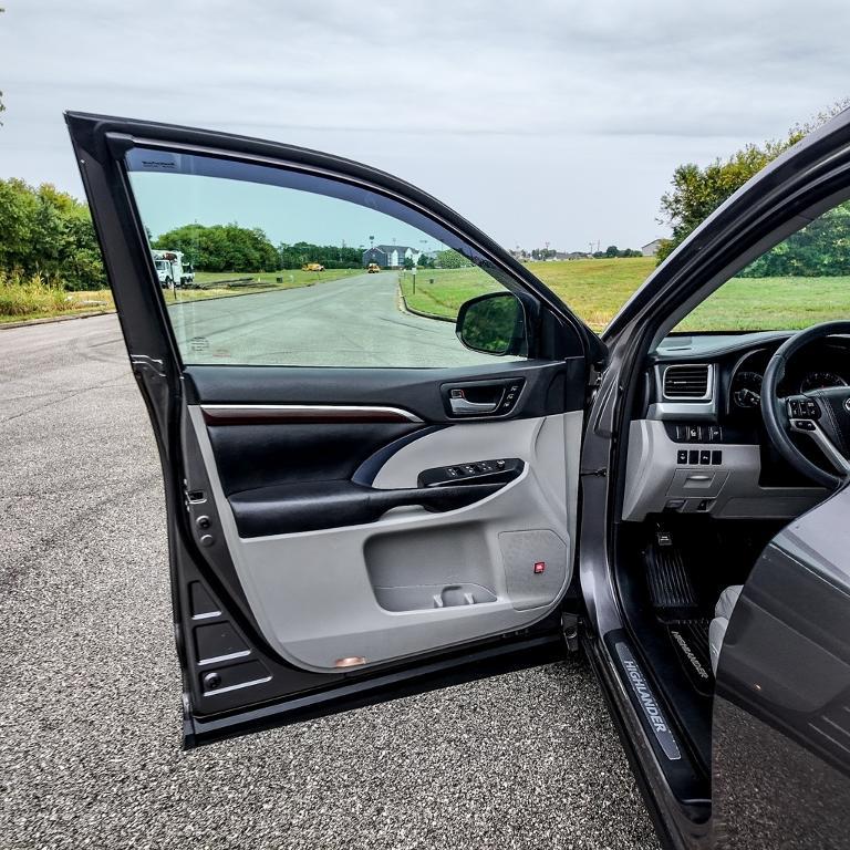 used 2016 Toyota Highlander car, priced at $20,298