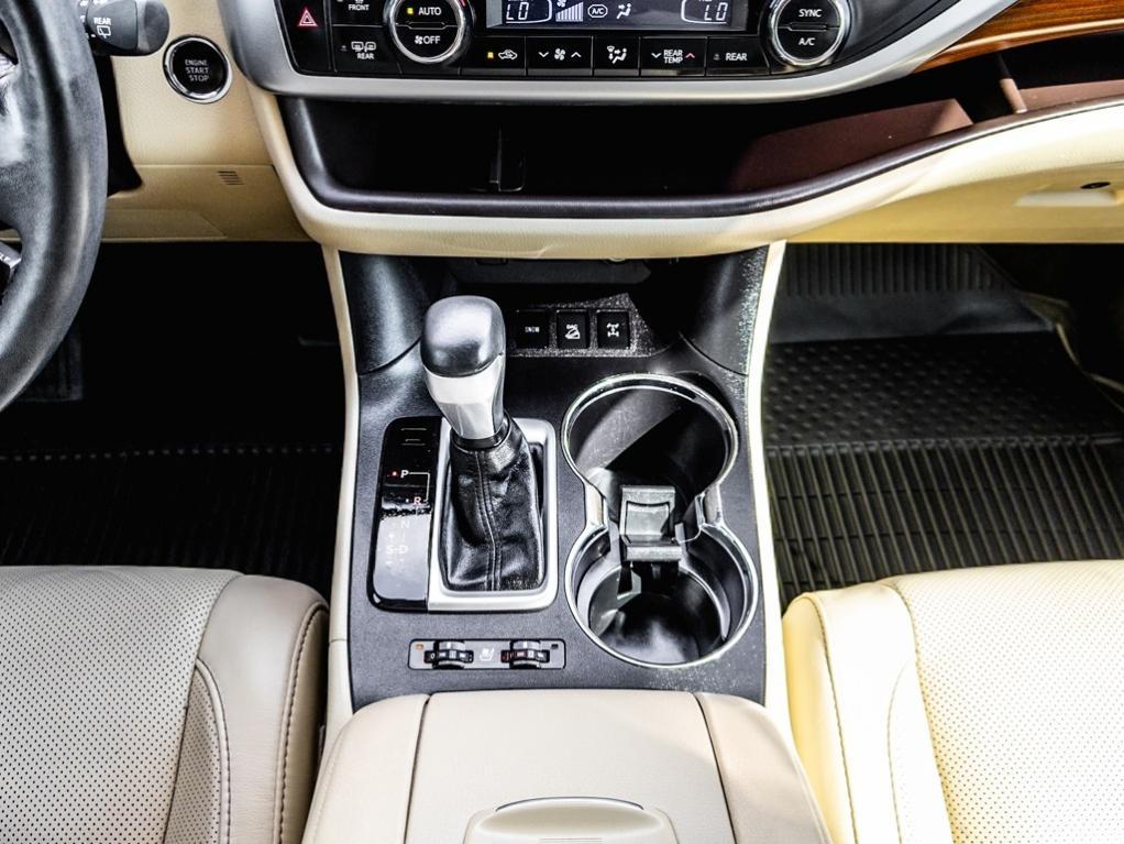 used 2018 Toyota Highlander car, priced at $28,598