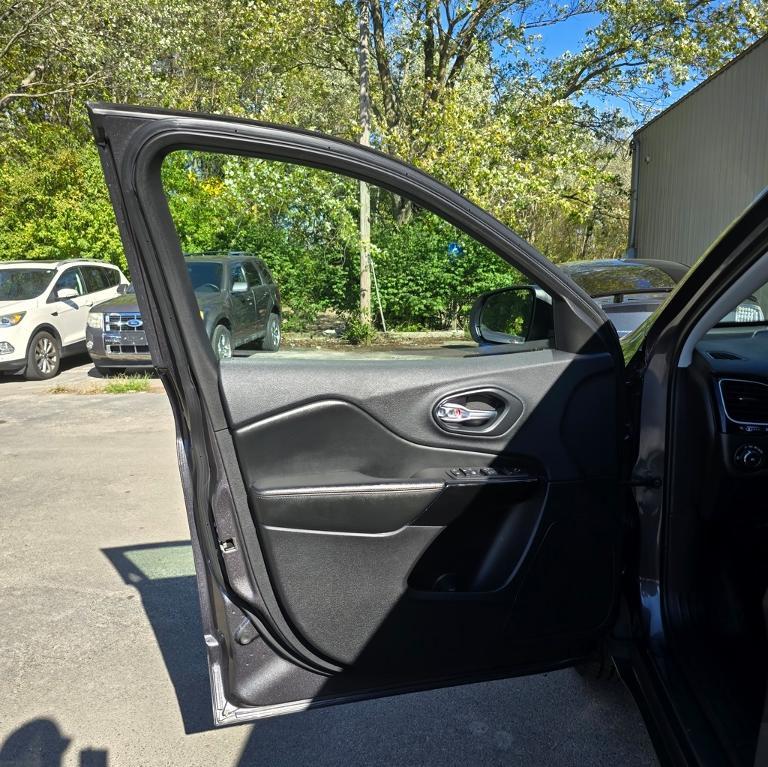 used 2019 Jeep Cherokee car, priced at $15,984