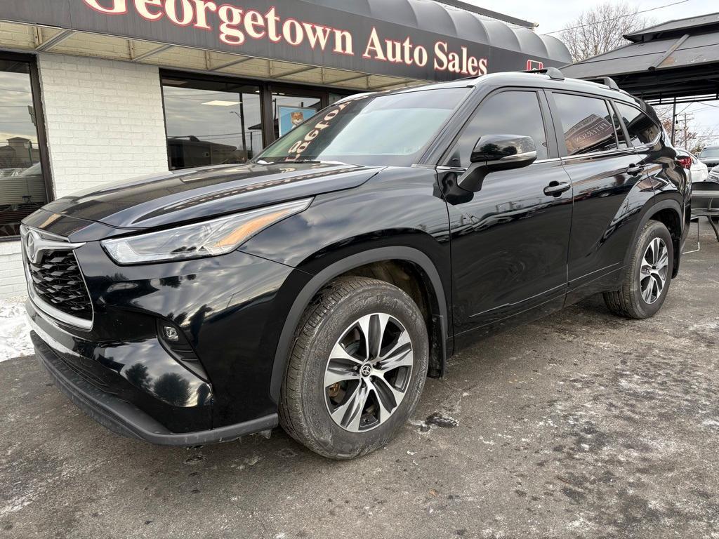 used 2023 Toyota Highlander car, priced at $35,000