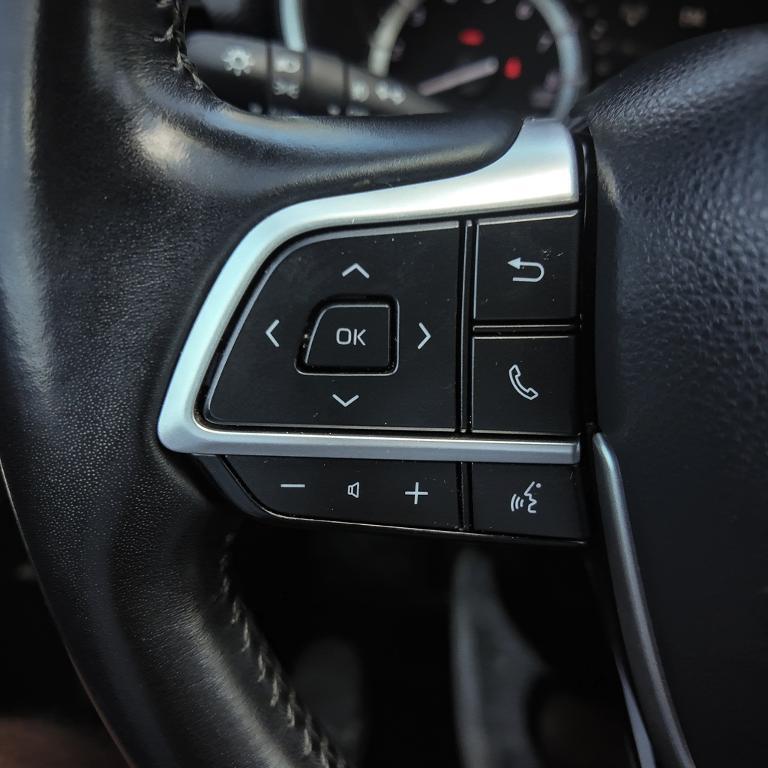 used 2022 Toyota Highlander car, priced at $34,705