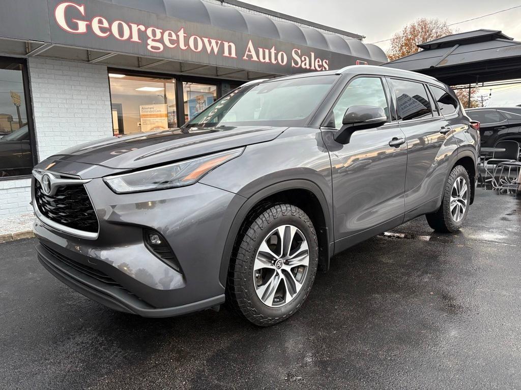 used 2022 Toyota Highlander car, priced at $34,376