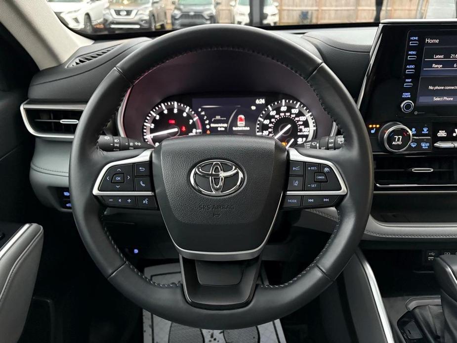 used 2022 Toyota Highlander car, priced at $34,376