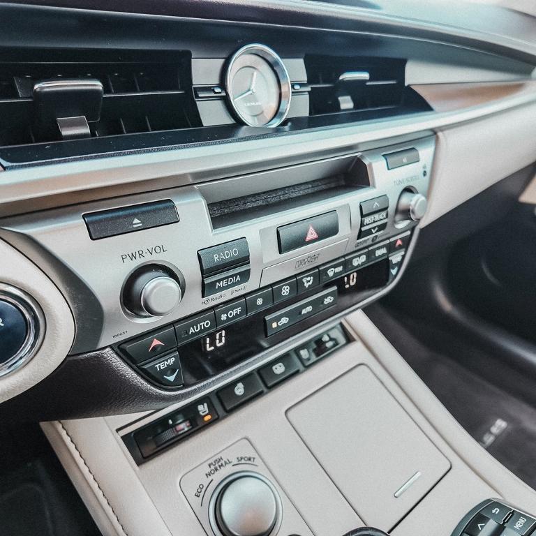 used 2017 Lexus ES 300h car, priced at $20,984