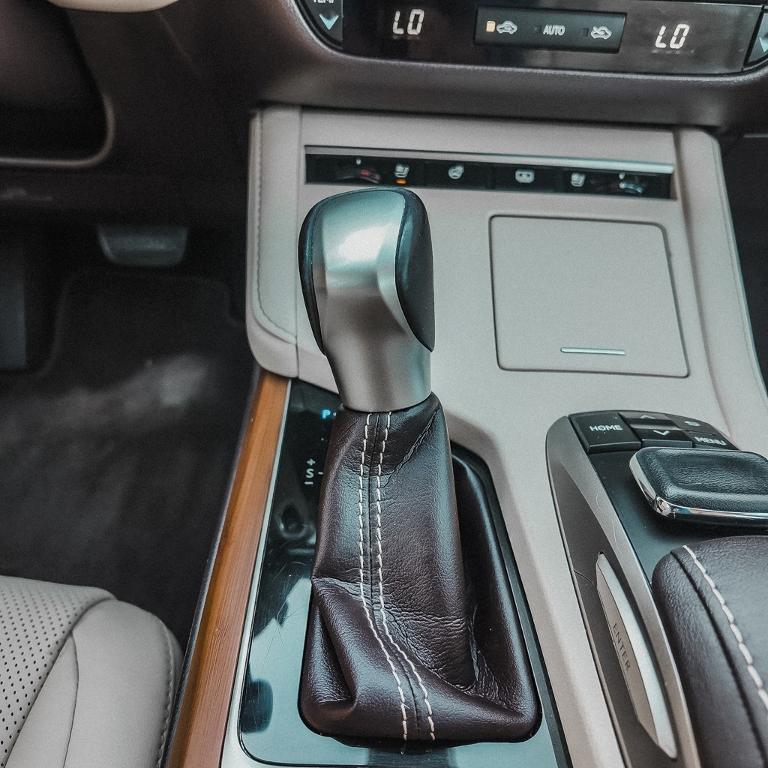 used 2017 Lexus ES 300h car, priced at $20,984