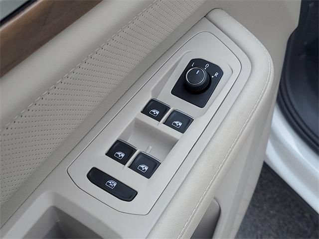 new 2025 Volkswagen Atlas car, priced at $41,038