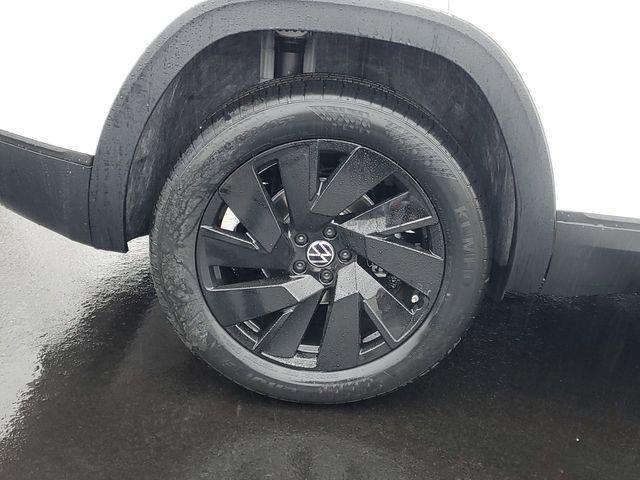 new 2026 Volkswagen Atlas Cross Sport car, priced at $49,323