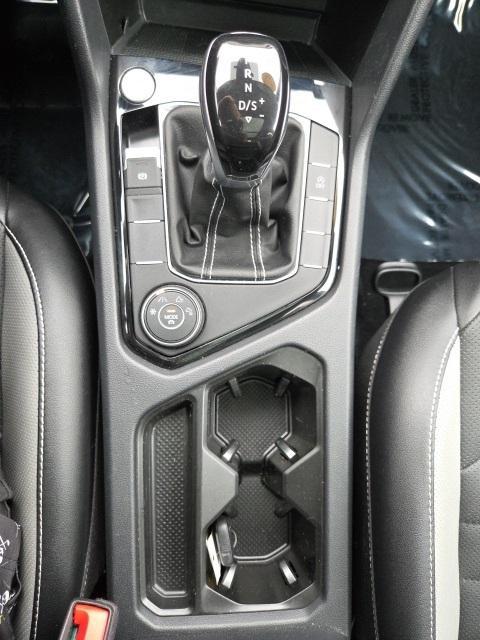 used 2022 Volkswagen Taos car