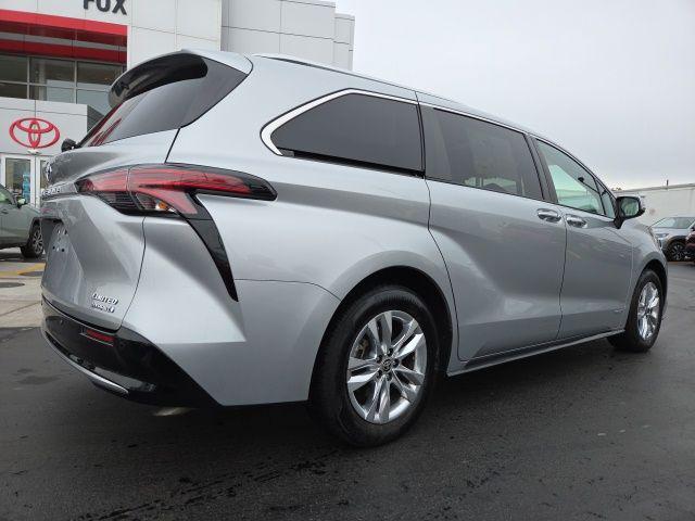 used 2021 Toyota Sienna car, priced at $38,421