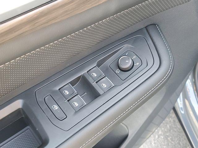 new 2025 Volkswagen Atlas car, priced at $55,312