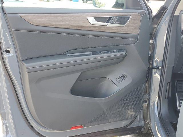 new 2025 Volkswagen Atlas car, priced at $55,312