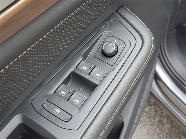new 2025 Volkswagen Atlas car, priced at $41,038