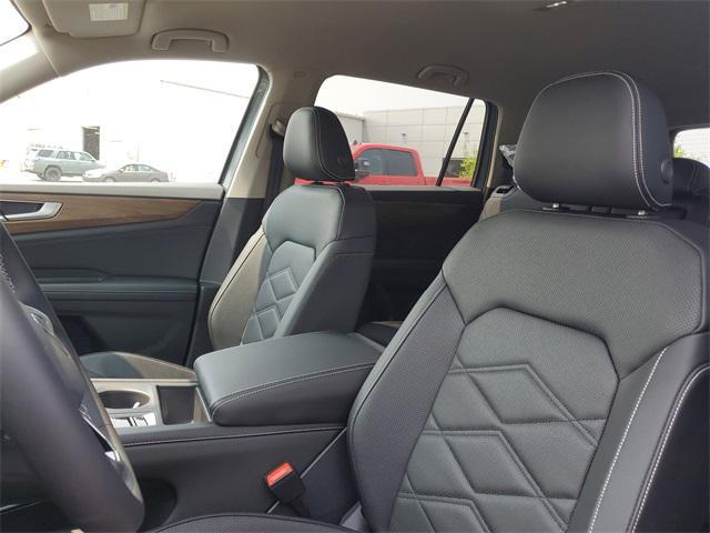 new 2025 Volkswagen Atlas car, priced at $41,038