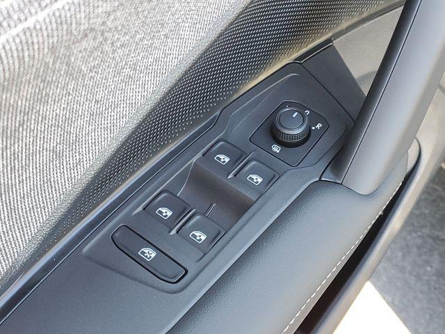 new 2025 Volkswagen Tiguan car, priced at $32,275