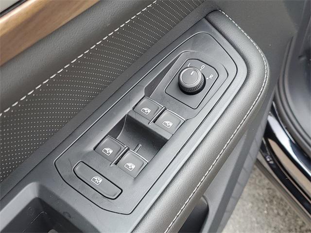 new 2025 Volkswagen Atlas car, priced at $44,601