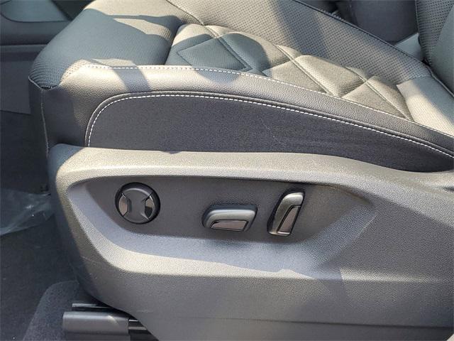 new 2025 Volkswagen Atlas car, priced at $44,601