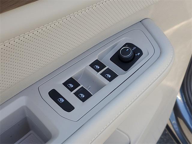 new 2025 Volkswagen Atlas car, priced at $39,631