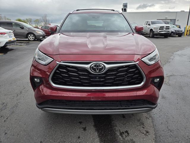 used 2022 Toyota Highlander car, priced at $42,897