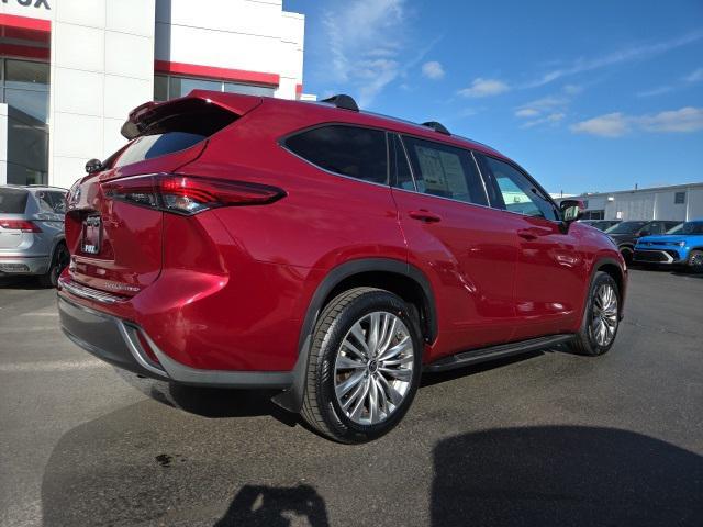 used 2022 Toyota Highlander car, priced at $42,537