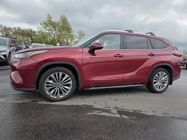 used 2022 Toyota Highlander car, priced at $42,897