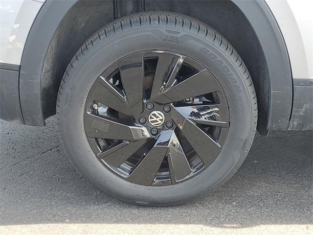 new 2025 Volkswagen Atlas car, priced at $46,156