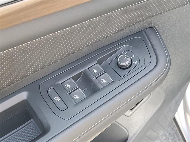 new 2025 Volkswagen Atlas car, priced at $46,156