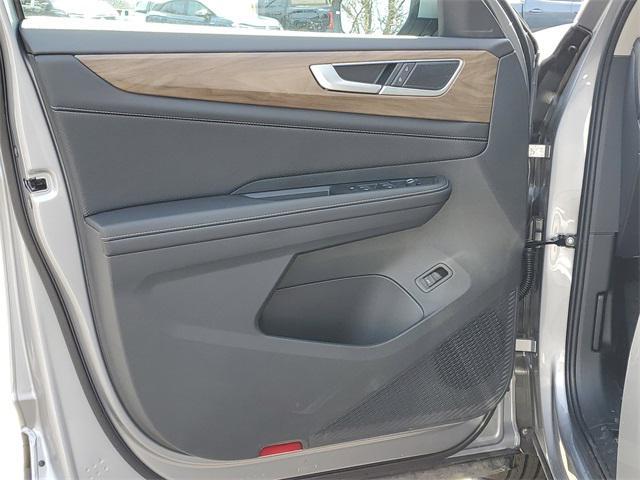 new 2025 Volkswagen Atlas car, priced at $46,156