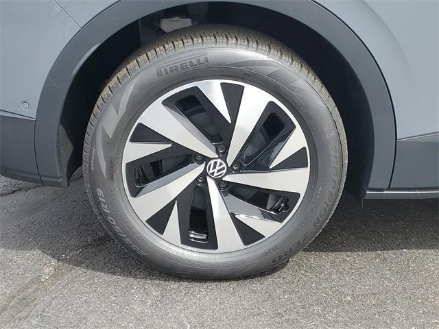 new 2025 Volkswagen ID.4 car, priced at $40,885