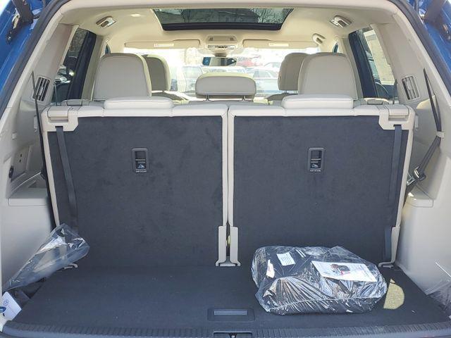 new 2025 Volkswagen Atlas car, priced at $53,860