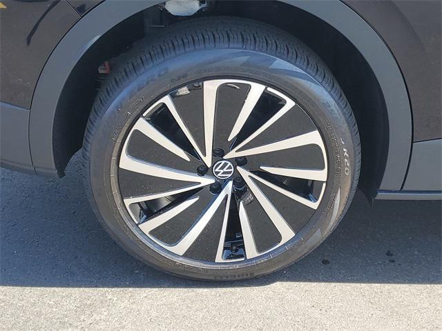 new 2025 Volkswagen ID.4 car, priced at $44,904