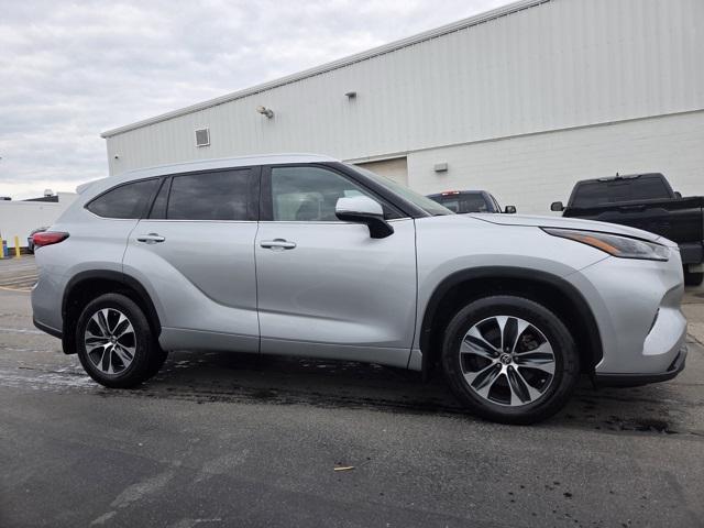 used 2022 Toyota Highlander car, priced at $39,425
