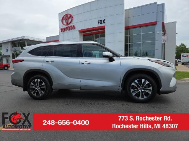 used 2022 Toyota Highlander car, priced at $38,952