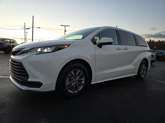 used 2025 Toyota Sienna car, priced at $39,500