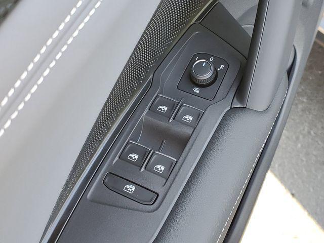 new 2025 Volkswagen Tiguan car, priced at $33,680