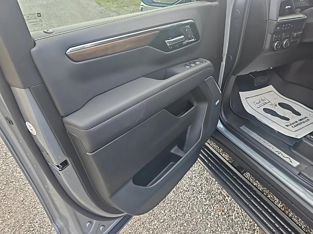 new 2026 Chevrolet Suburban car, priced at $92,675