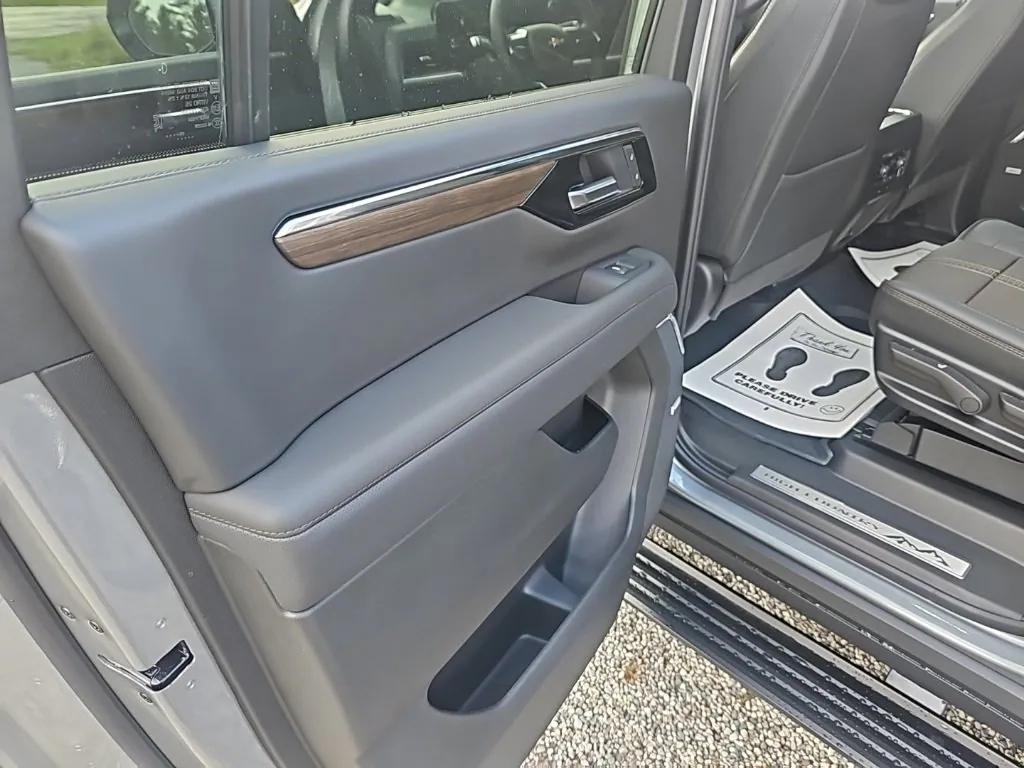 new 2026 Chevrolet Suburban car, priced at $92,675