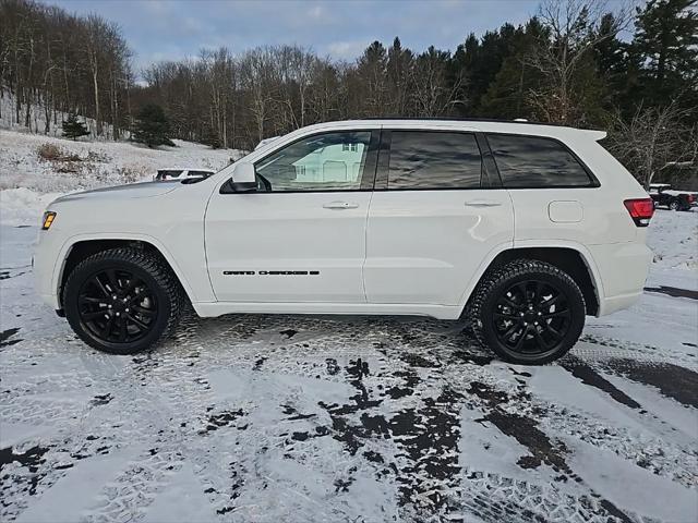 used 2022 Jeep Grand Cherokee car, priced at $29,900