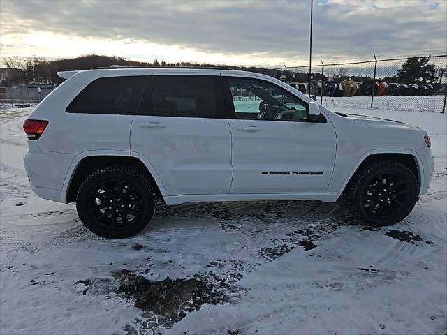 used 2022 Jeep Grand Cherokee car, priced at $29,900