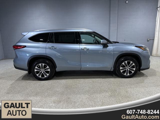 used 2021 Toyota Highlander Hybrid car, priced at $36,539