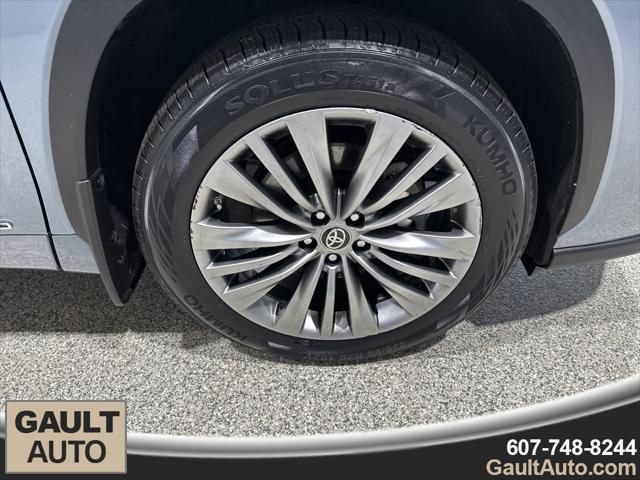 used 2021 Toyota Highlander Hybrid car, priced at $43,990