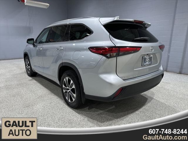 used 2021 Toyota Highlander car, priced at $31,998