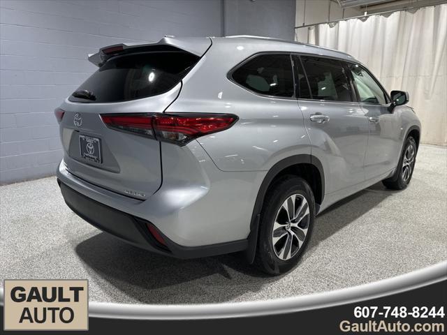 used 2021 Toyota Highlander car, priced at $31,998