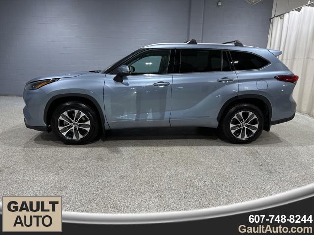 used 2022 Toyota Highlander Hybrid car, priced at $34,790