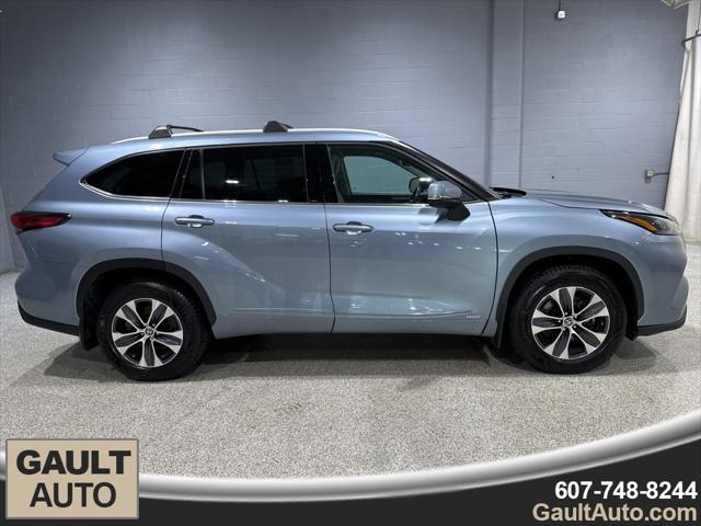 used 2022 Toyota Highlander Hybrid car, priced at $34,790