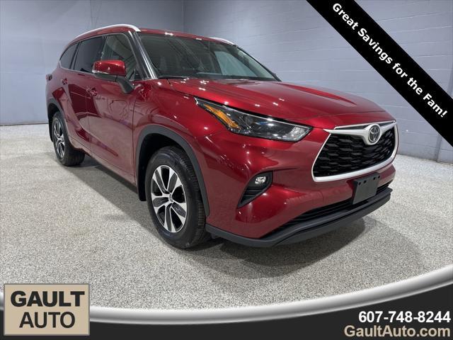 used 2022 Toyota Highlander car, priced at $36,552