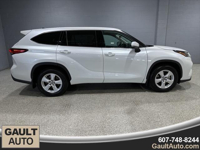 used 2022 Toyota Highlander car, priced at $30,314